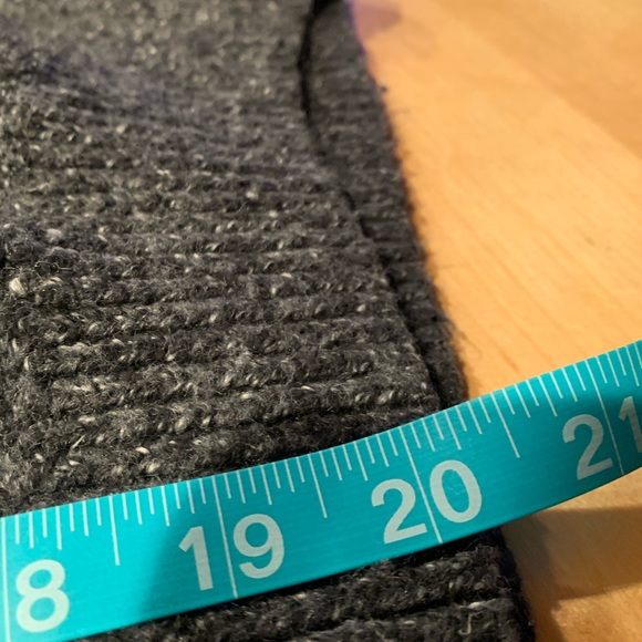 Women’s sweater size small - Picture 5 of 6